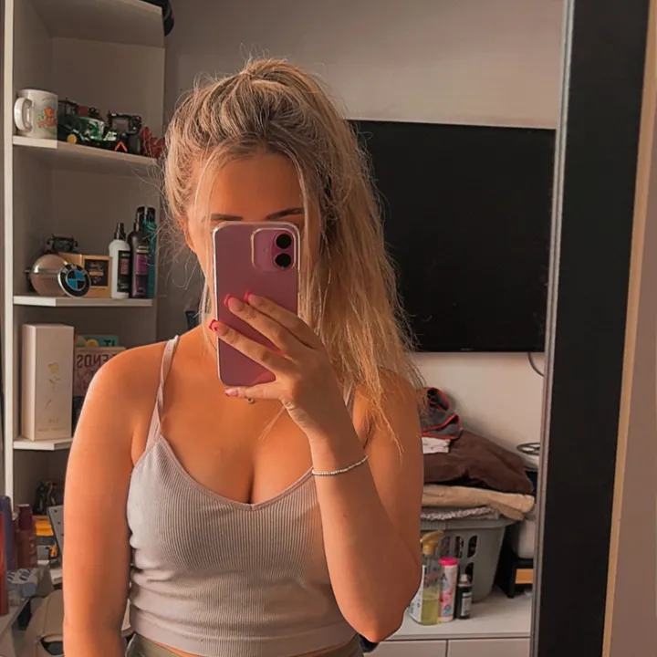 @jasmine20004
