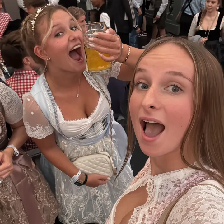 @twomuchenergyy