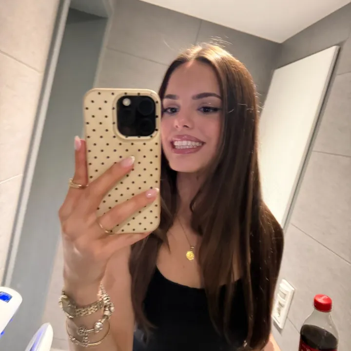 @itsyourgirlaaura