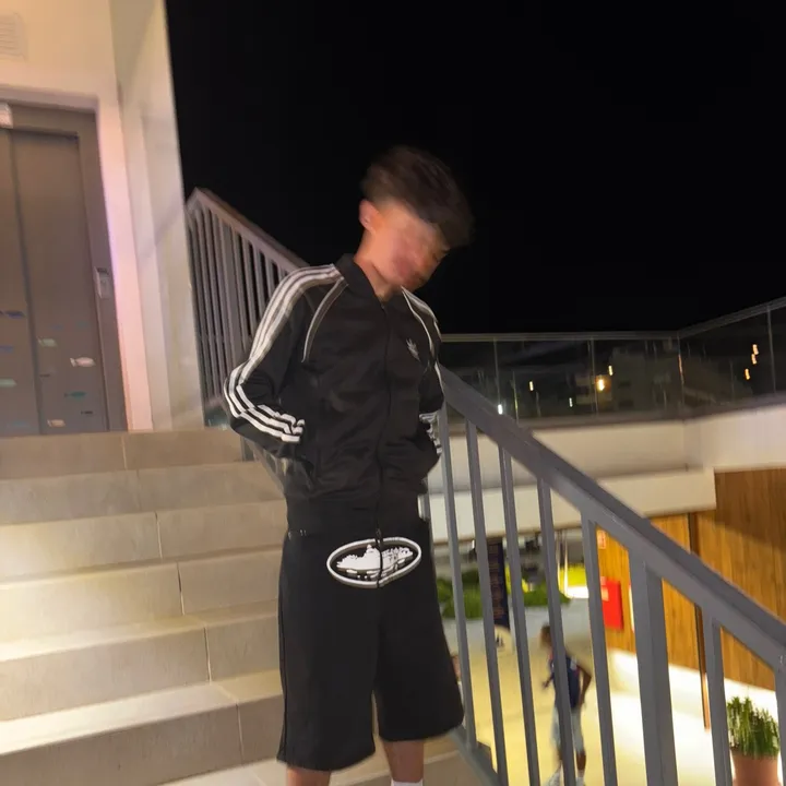 _leoo._b