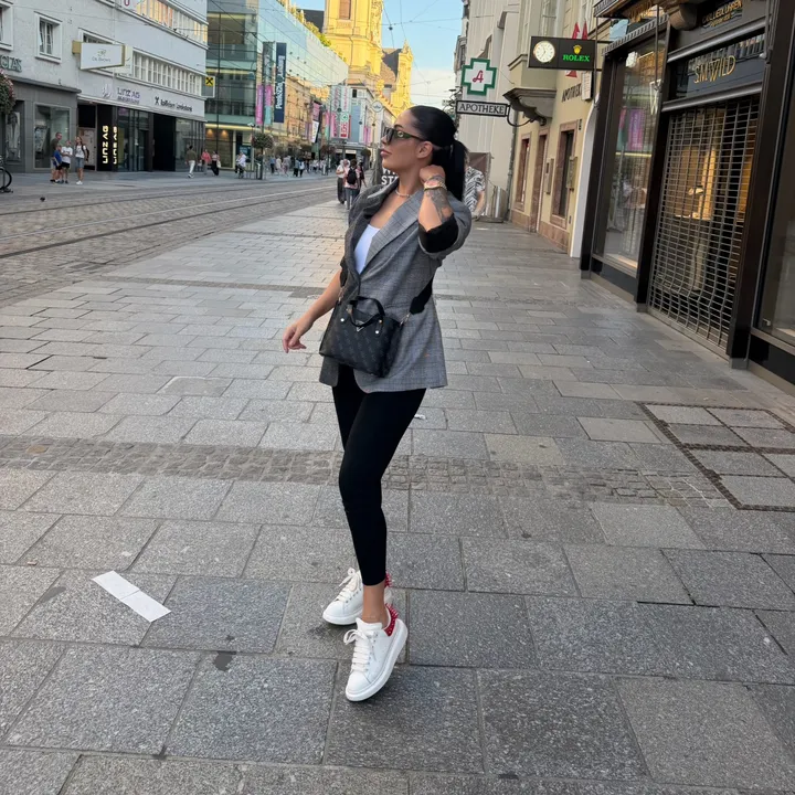 @itsdeboraofc