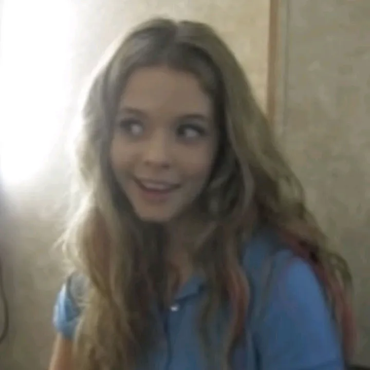@annacrellin_