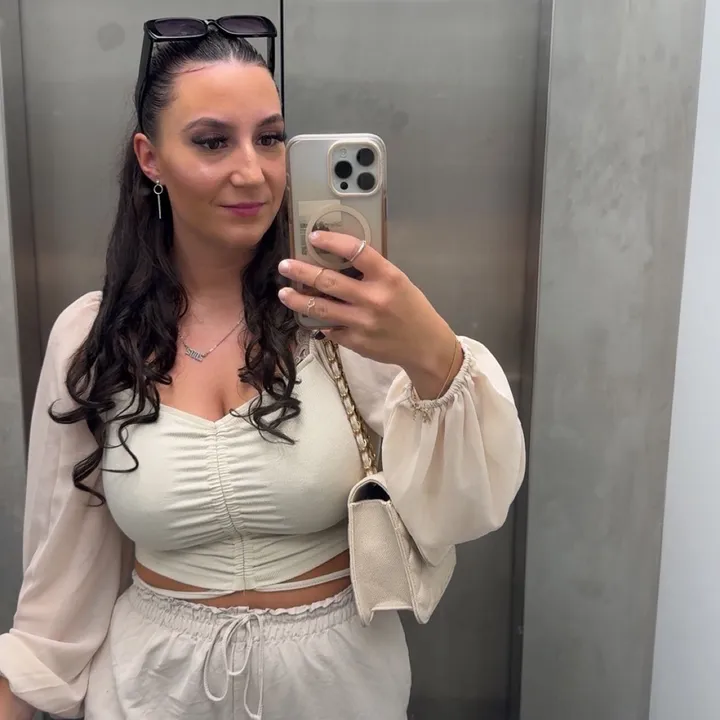 @einfachlara2002