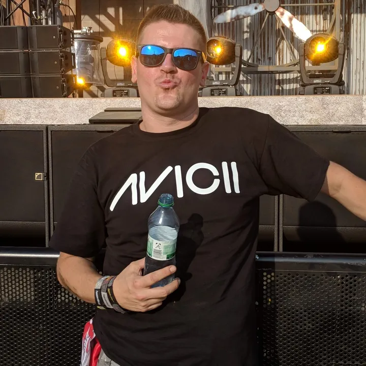 adam.fo.r