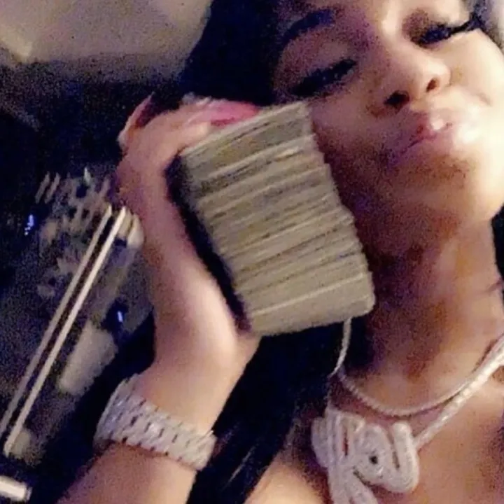 @azzu328