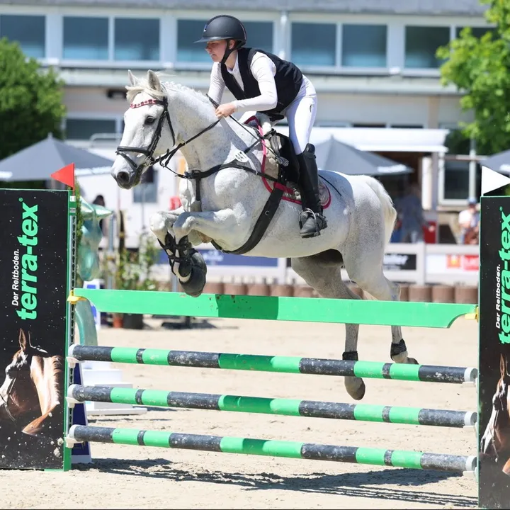@equestrianrosner_offical