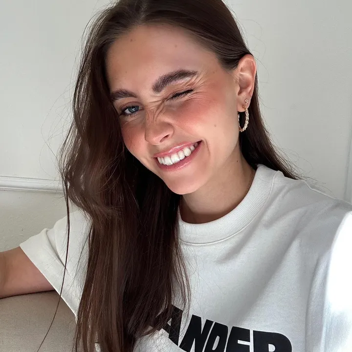 @linasoophie_
