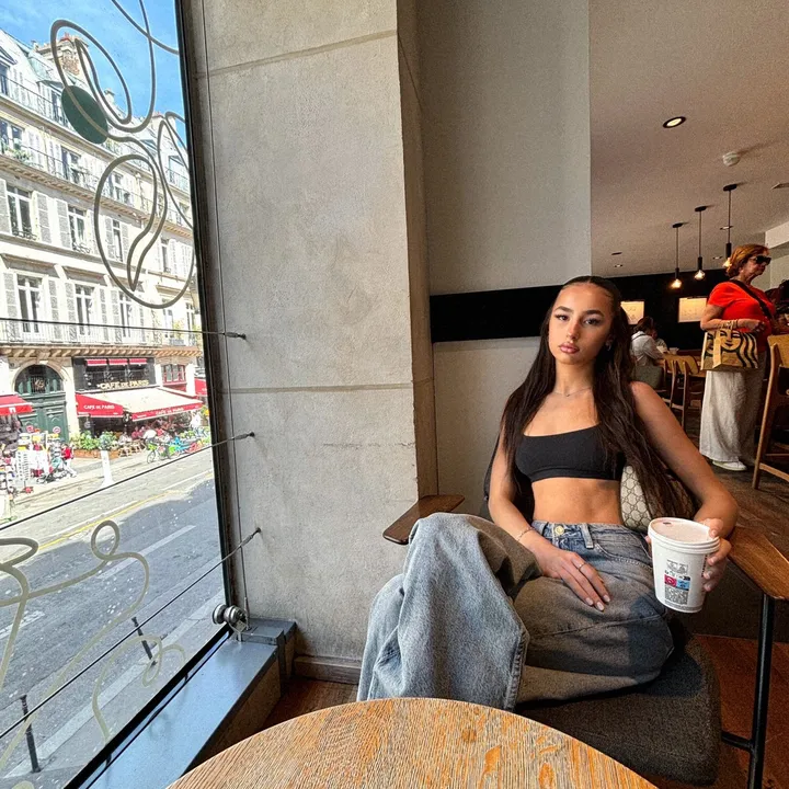@elviraa.hm