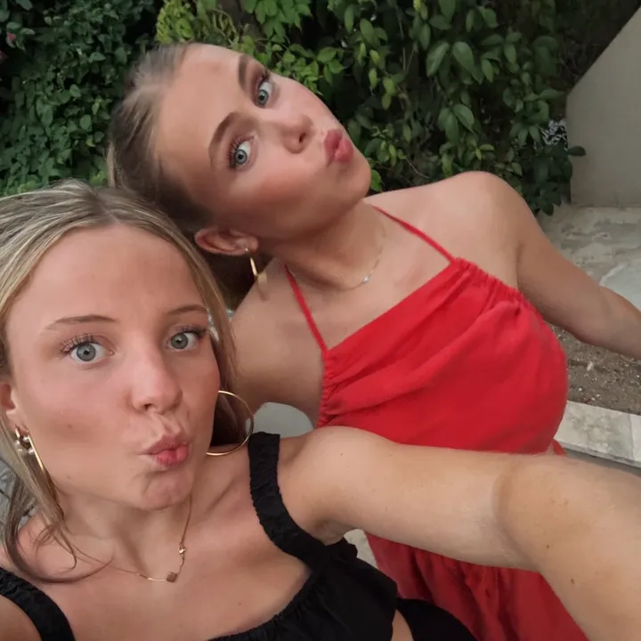 @elinhellemons