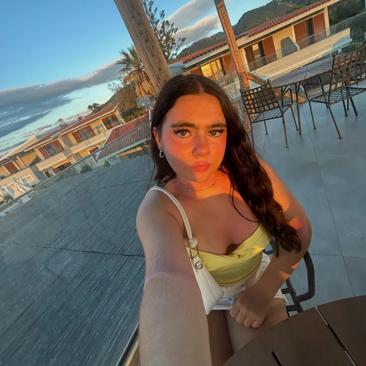 rosyposeyy