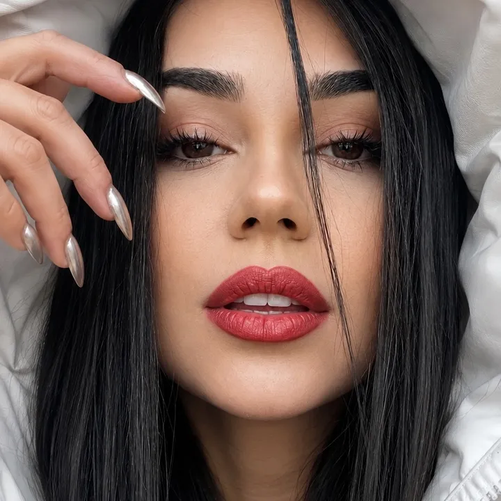 @gloria.alendarova