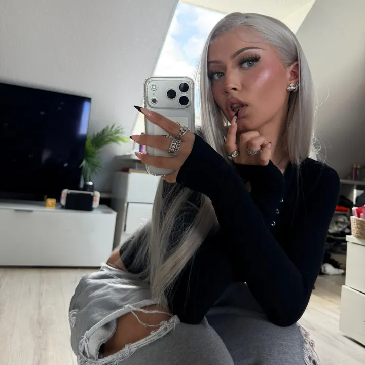 @adoreonlyher