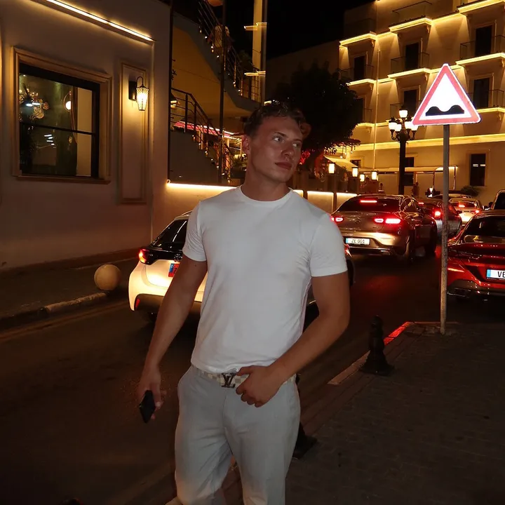 @user478910732