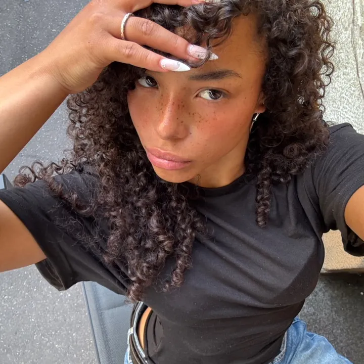 @aishahdv