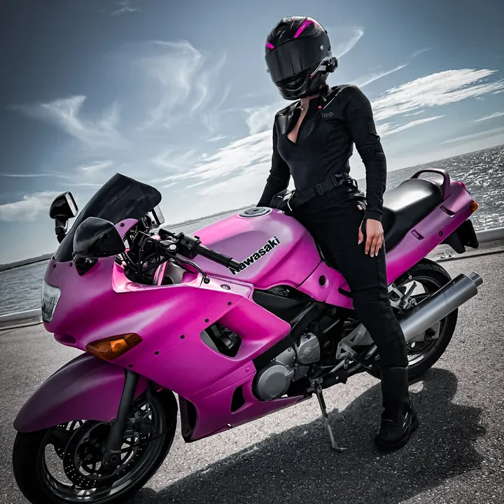 pink_bikergirl