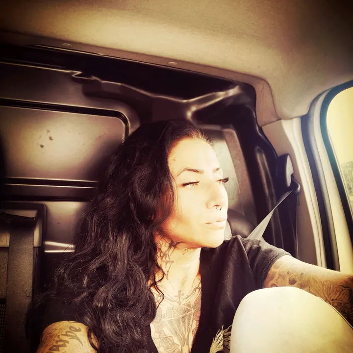 @mittelfingerqueen