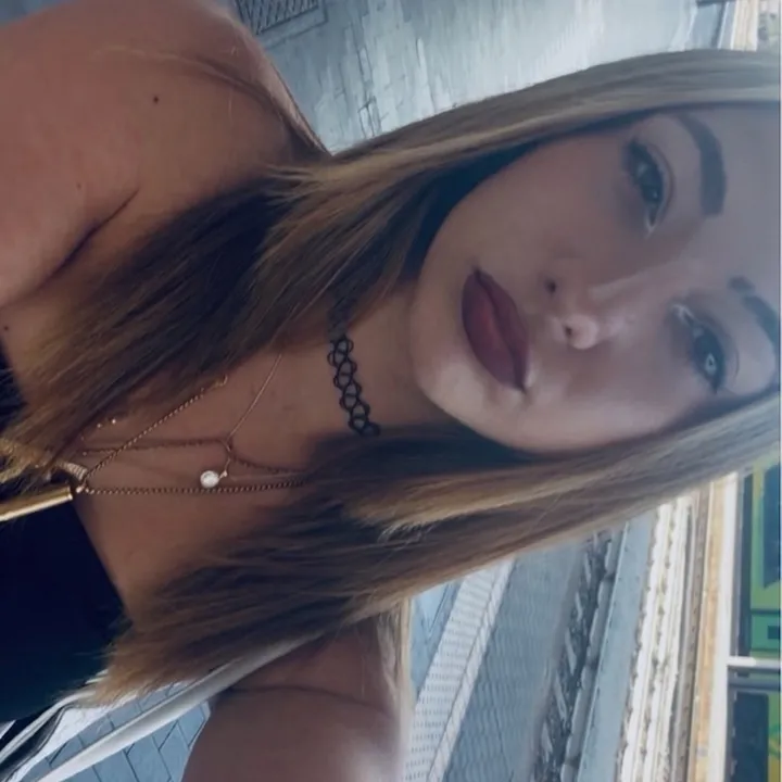 @__aylaandrade._