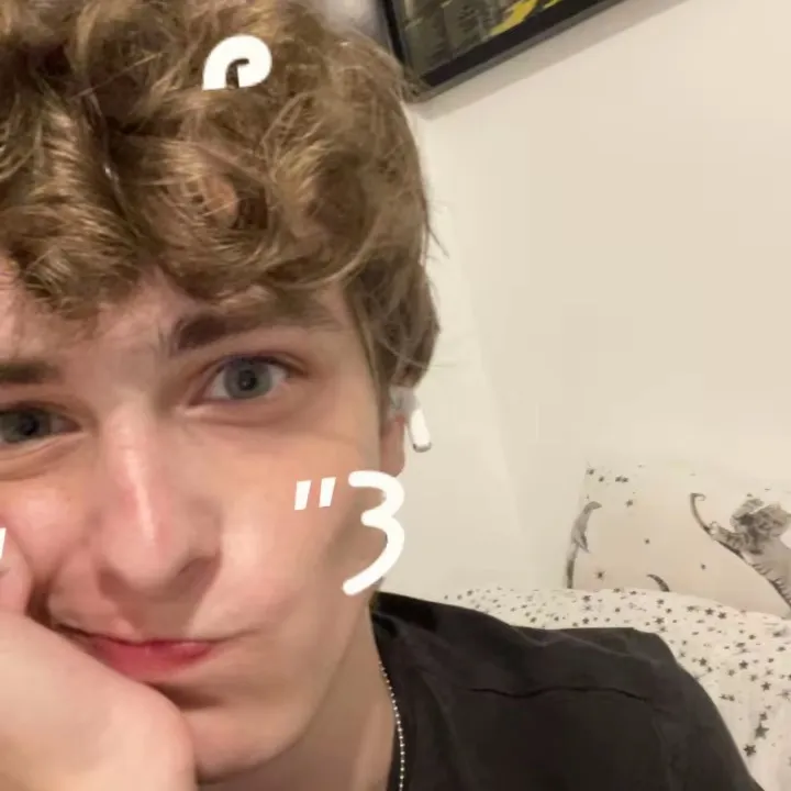 @a_r0se_