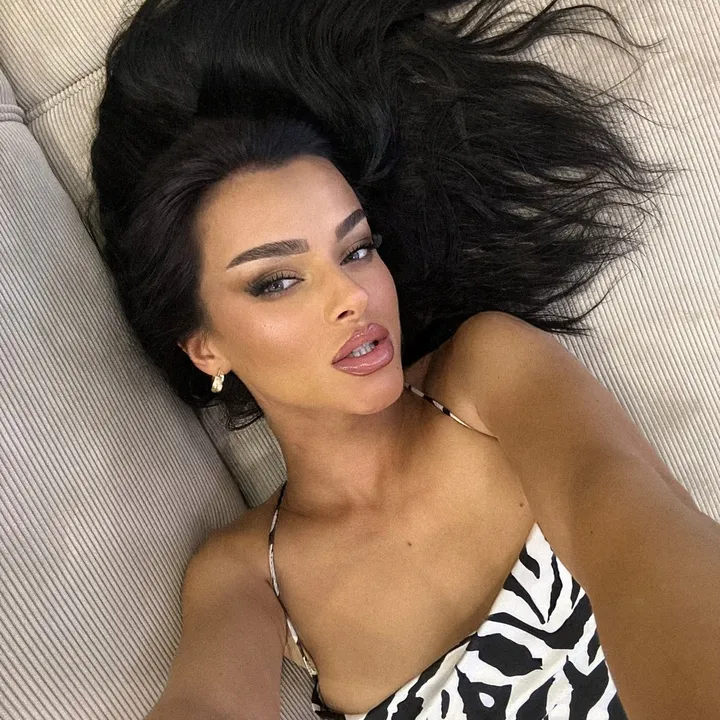 @dona_hoxhaa
