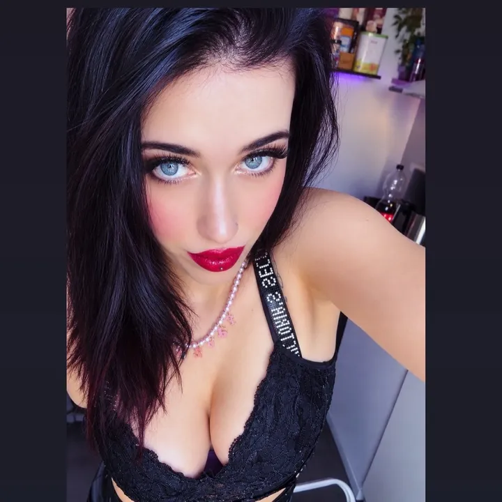 @redhairgirl1993