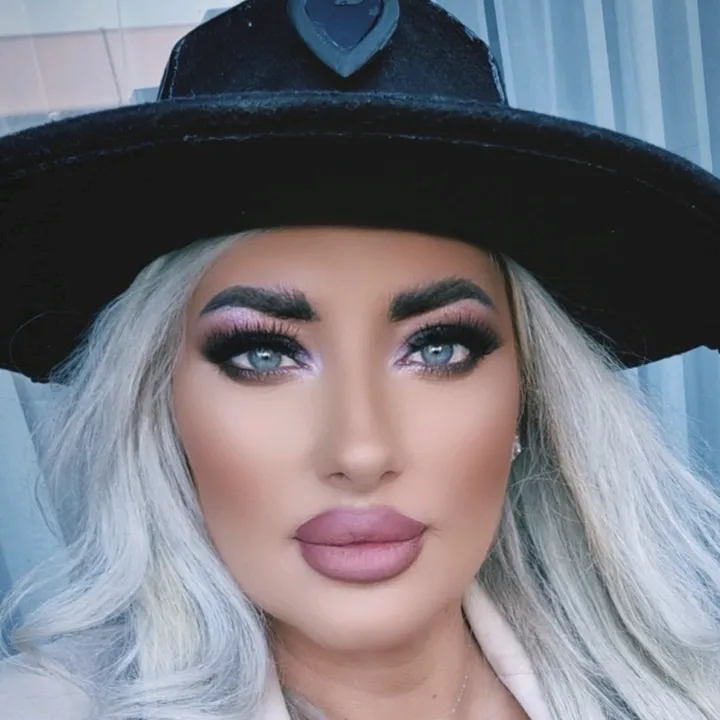 laura.larra