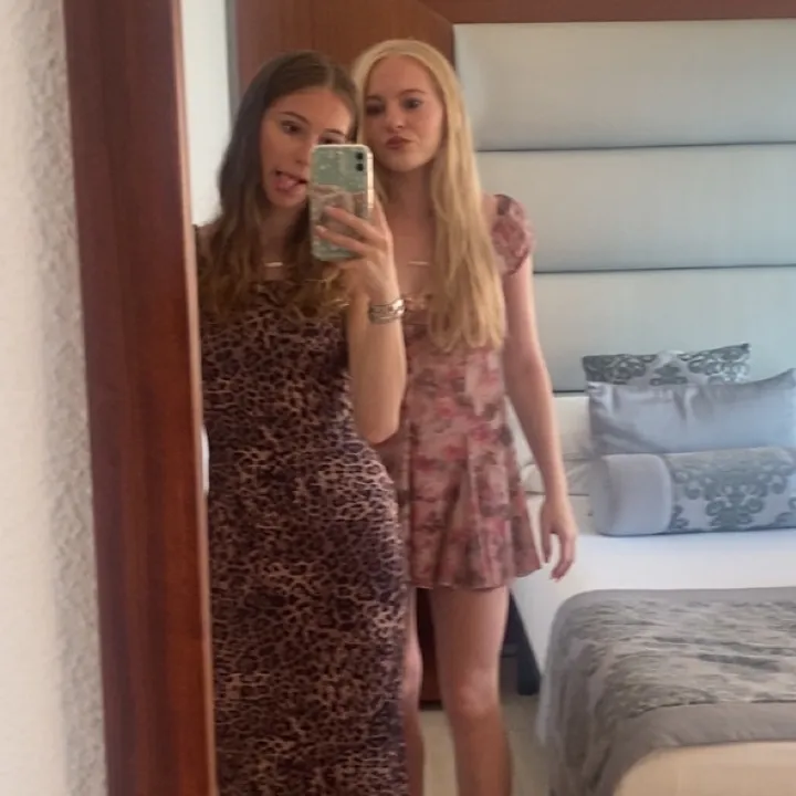 @hoysisters
