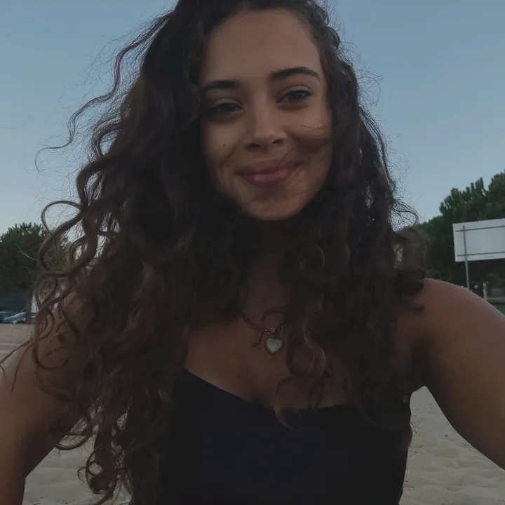 @lauradiass._