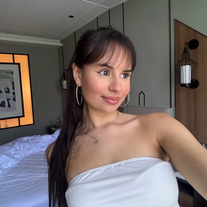 angelafalss