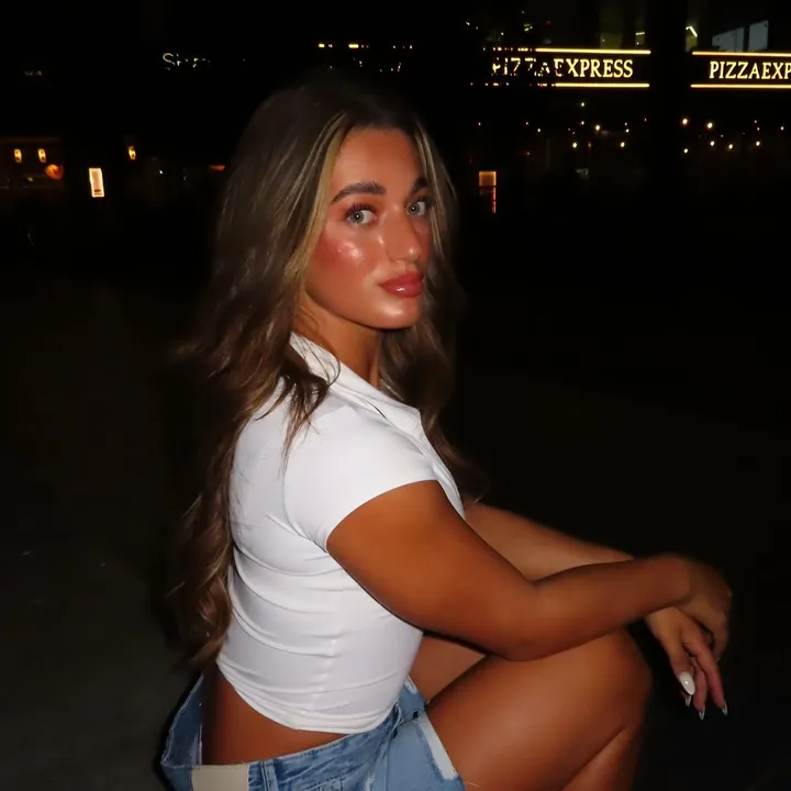 @amelierose_