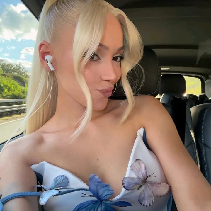 @aylivaslovely