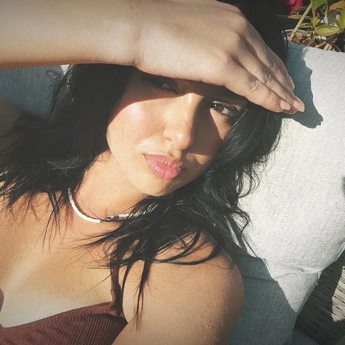 @_alyhr_