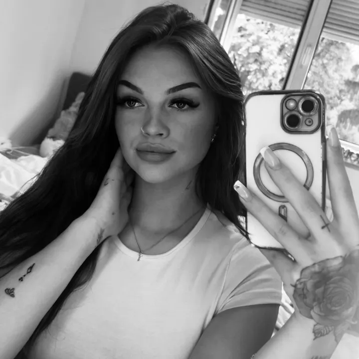 @laramitdreiaaa