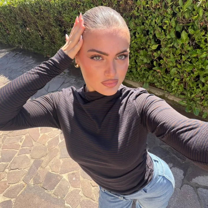 @paolaavallonee