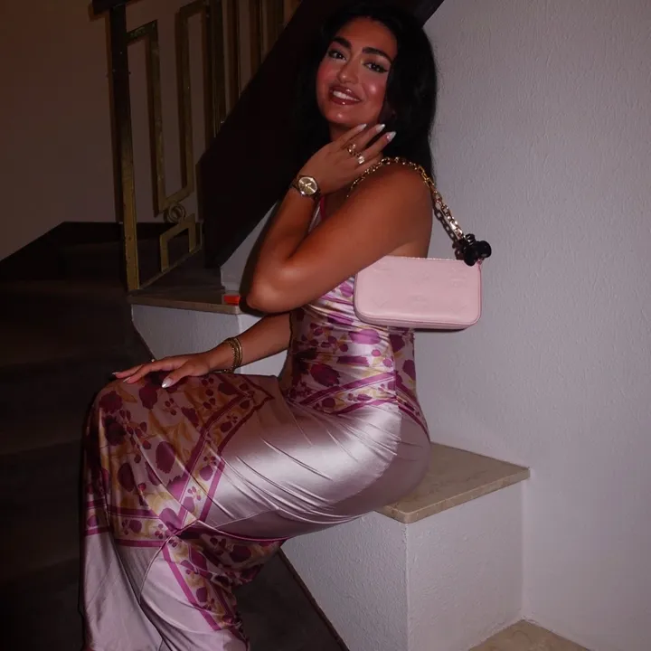 laura.lipa