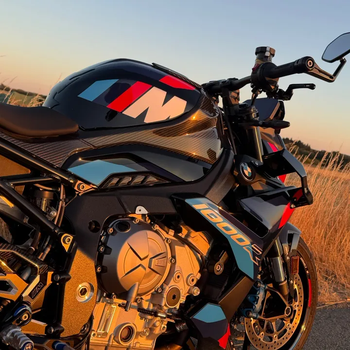 @eik_on_motorbike
