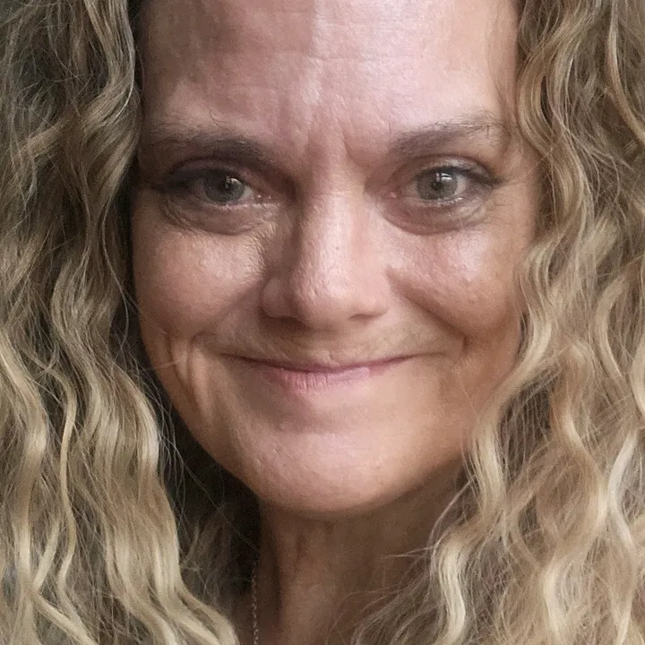 @helengoddly