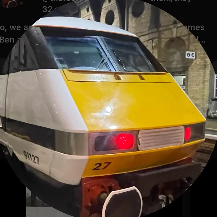 the.duo.of.train.lovers