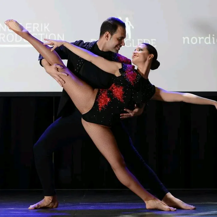 javiyjenny_dancers