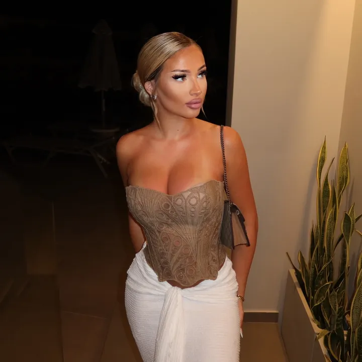 @moniquee__e