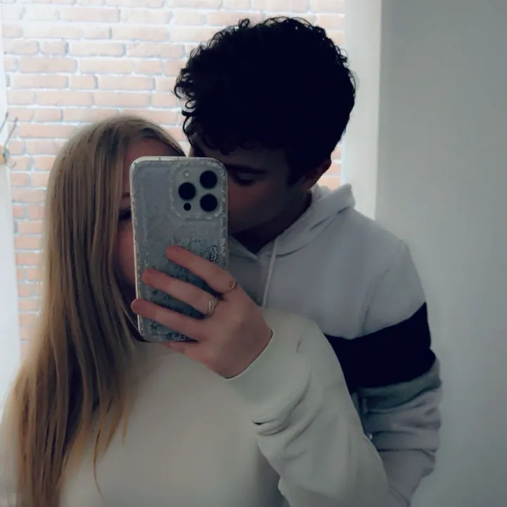 kellyblondiau_1206