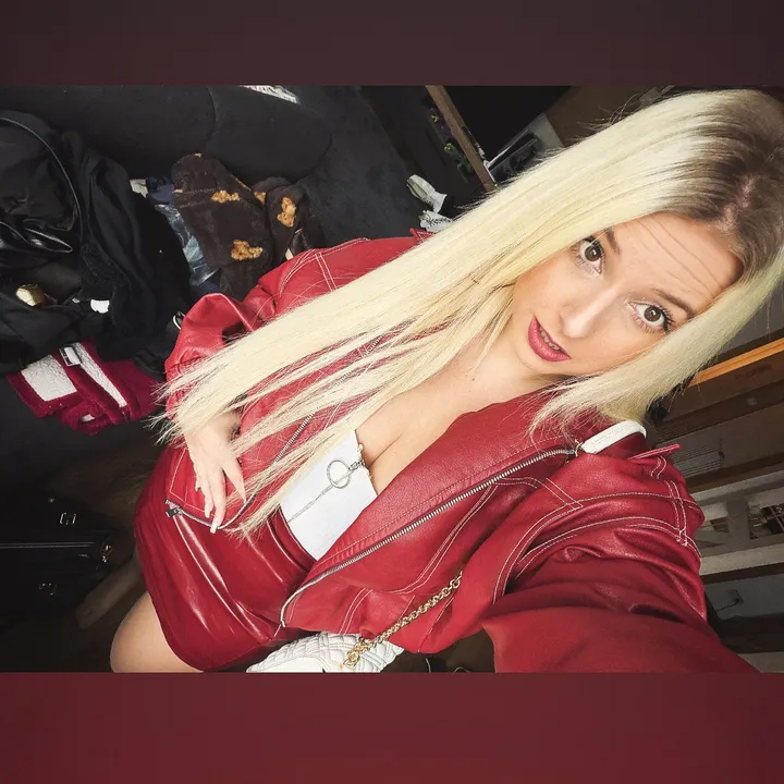 blondhell__