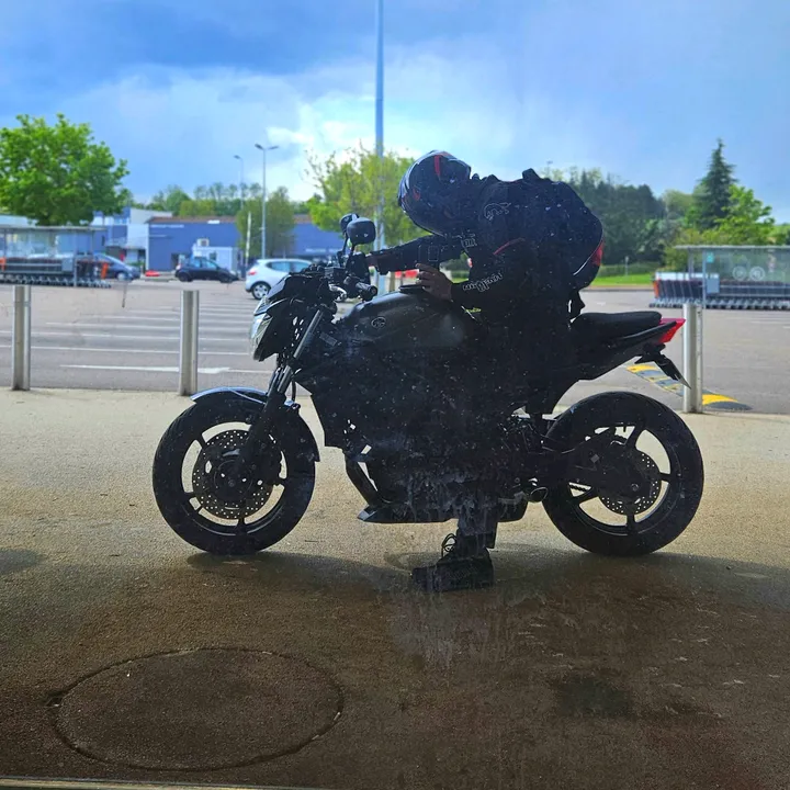 @hollishiit