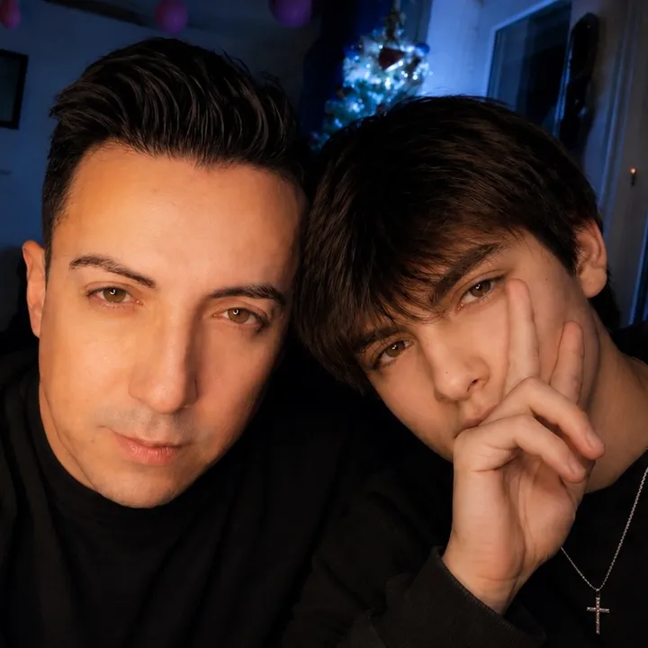@4livez_official
