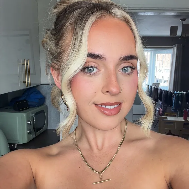 @miareadsxo