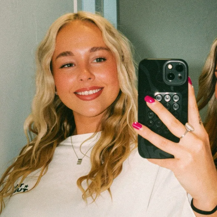@juliavrhn__