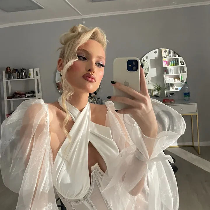 @lizabrz__