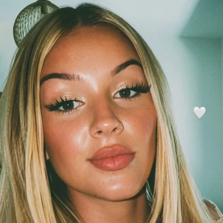 @everyonehateszoe
