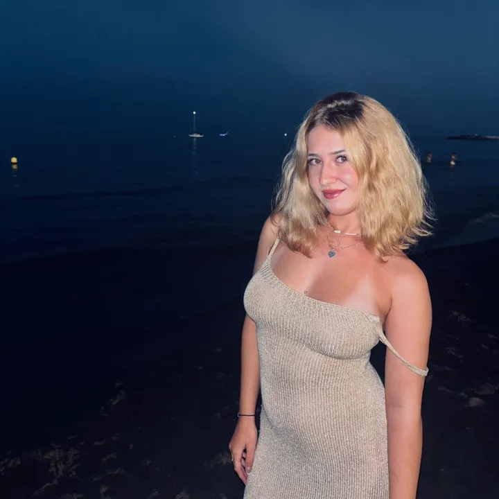 _lauracalero_