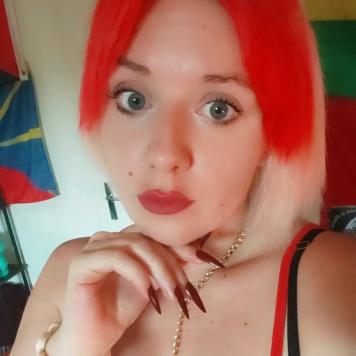 lady.in.red.and.black