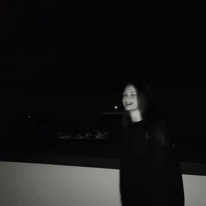 @whos.ell1x